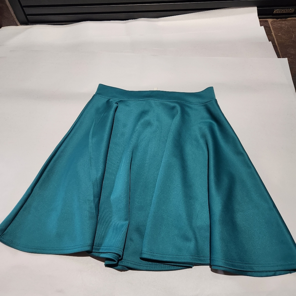 Green circle skirt size small